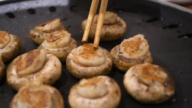 带摄影小哥吃烤肉，牛肉五花摆满一大桌，猴哥俩人吃到过瘾，真香！【胖猴仔】 смотреть онлайн