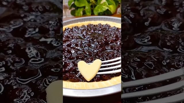 Быстрый пирог с вишнёвым вареньем