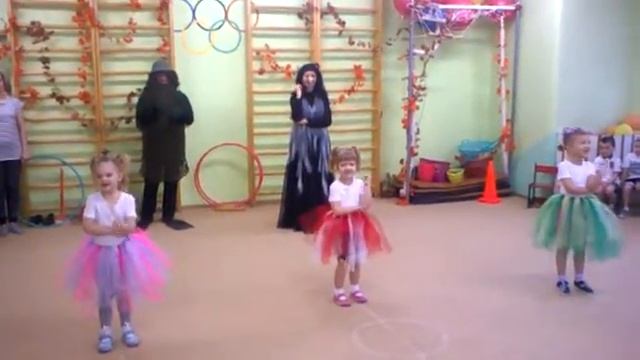 Танец маленьких бабок ежек смотреть онлайн