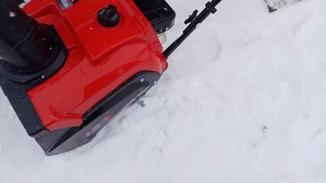 убираю снег новым снегоуборщиком BRAIT BR-3046W смотреть онлайн