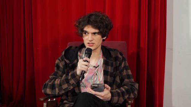 Даша Дошик vs 50 ХЕЙТЕРОВ! **ПАРОДИЯ** смотреть онлайн