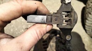 Снятие генератора на УАЗ Патриот.Замена щеток.