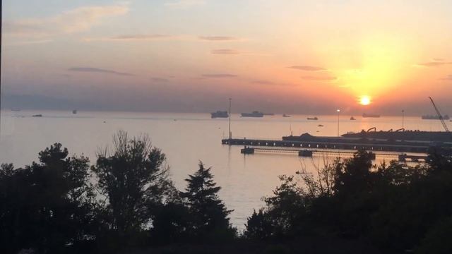 Солнышко садится... Мраморное море. Вид из гостиничного номера. Стамбул, Пендик. 10.11.19, 17:40 смотреть онлайн