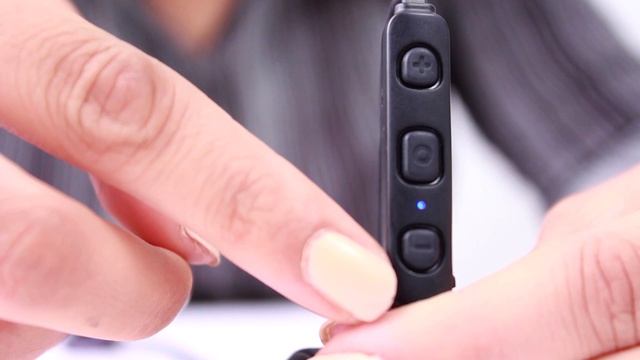 How to Switch on/off your Mivi ThunderBeats Earphones смотреть онлайн