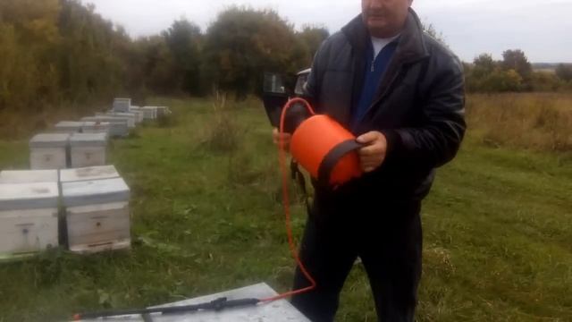 Обработка против варроатоза с помощью опрыскивателя ЖУК смотреть онлайн