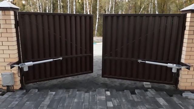 Распашные ворота с приводами NICE TOO 4524