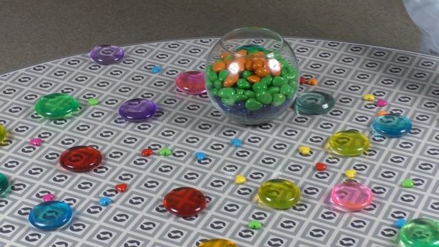 ДЕКОР вазы разноцветными камешками/DECOR Vases with colored stones смотреть онлайн