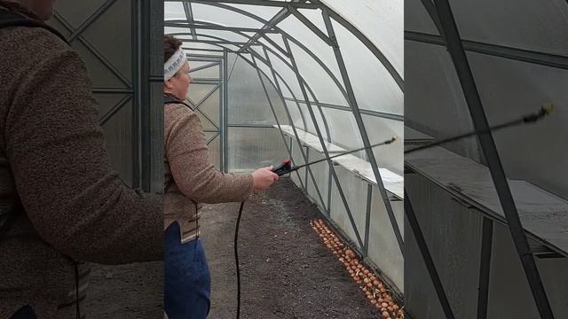 Обработали поликарбонатную теплицу хозяйственным мылом смотреть онлайн