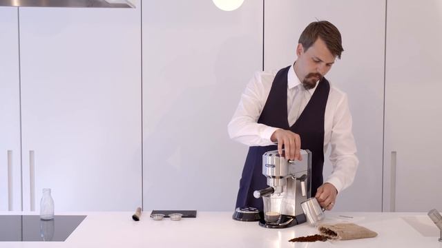 De'Longhi | How to make the perfect caffe latte смотреть онлайн