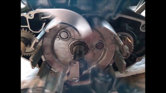 SUZUKI RG 250 MK1 engine rebuild смотреть онлайн