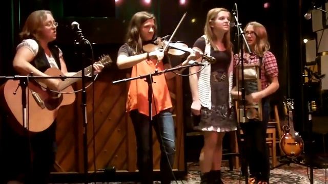 git along home Cindy.MOV смотреть онлайн