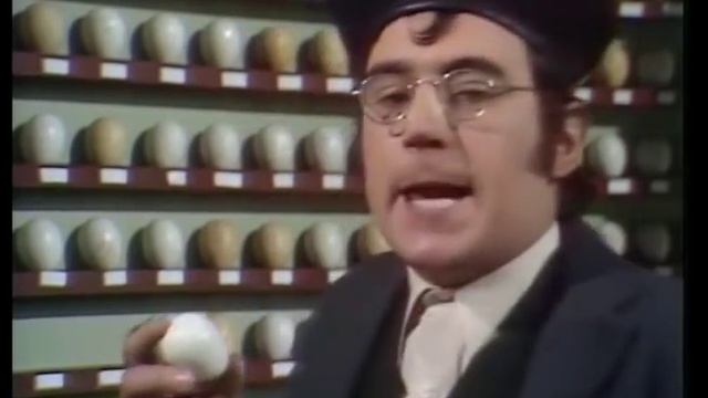 Monty Python's Flying Circus - The Man Who Collectes Birdwatchers' Eggs смотреть онлайн