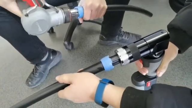 ZUPPER Battery Expanding tool смотреть онлайн