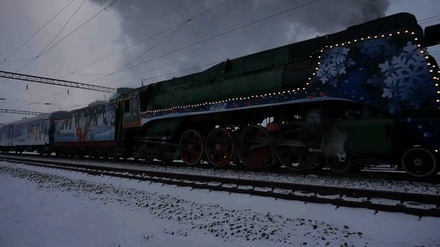 Паровоз П36-0031 с поездом Деда Мороза (Алтайский край) смотреть онлайн