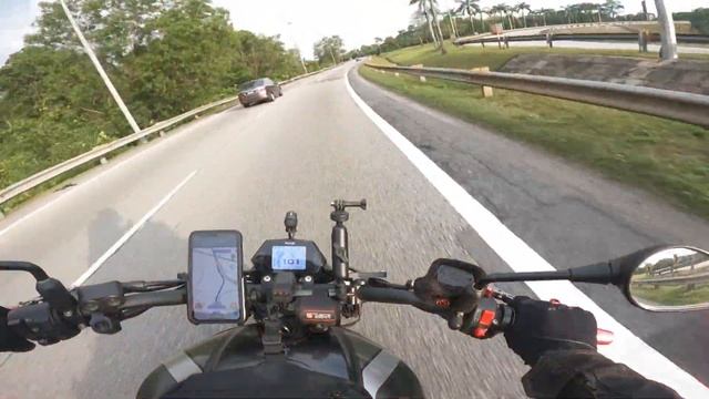 Benelli 502c | Highway Cruising