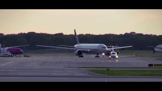 1 HOUR PLANESPOTTING at Montreal Airport (YUL) | A310, A330, 787, 777 + More! смотреть онлайн