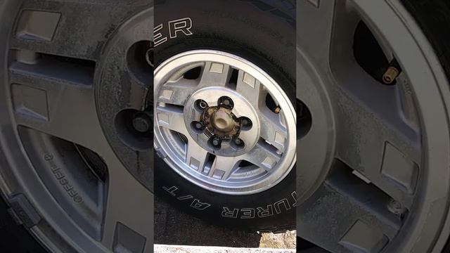 Super Easy Wheel Cleaning on my 94 Toyota 4 Runner.Using Napa Wheel Brightener!! Easy as 1 2 3!!! смотреть онлайн