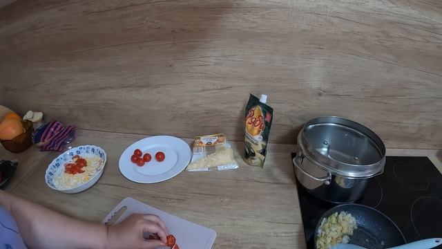 Салат с колбасой и сыром смотреть онлайн