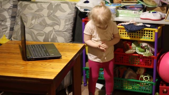 Танец маленьких утят в исполнении Анютки) смотреть онлайн