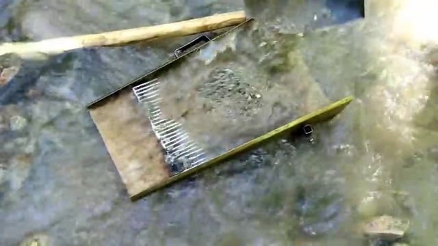 Золото и алмазы в горных ручьях. Поиск россыпного  золота Промывка на шлюзе