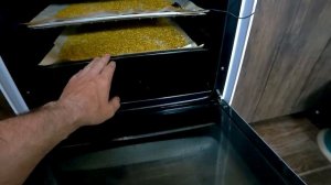 Сбор и сушка цветочной пыльцы.