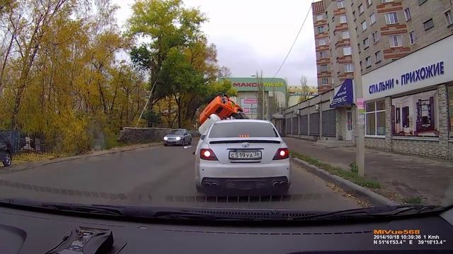 Бетономешалка провалилась в Воронеже