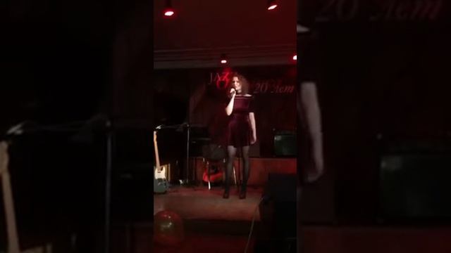Алла Пугачёва - Нас бьют, мы летаем (отрывок) (cover) смотреть онлайн