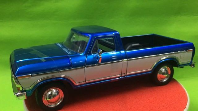 New！JADA TOYS 1/24scale 1979 Ford F-150 Blue / White смотреть онлайн