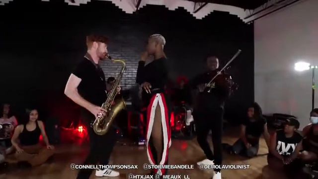 Jazmine Sullivan - Pick Up Yoir Feelings (Sax + Violin + Dance Cover 2021) feat. Stormie & Demola смотреть онлайн