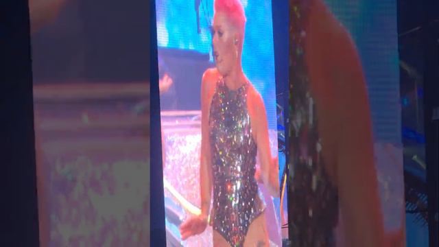 P!NK Opening *Get the Party Started* WOW Sydney 10/2/24 Allianz Stadium смотреть онлайн