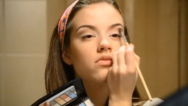 Эффектный макияж Лили Коллинз в фотосессии для журнала ELLE смотреть онлайн