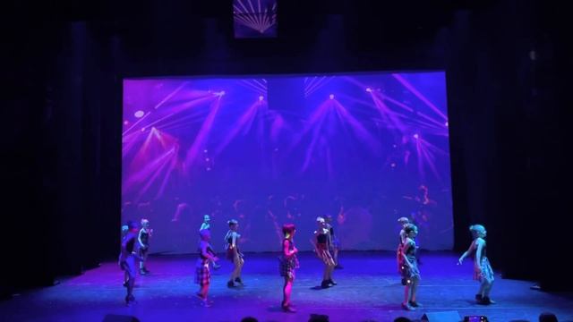 PARTY HARD /ака татар. нар. танец "ПÀТИХА"))/ смотреть онлайн