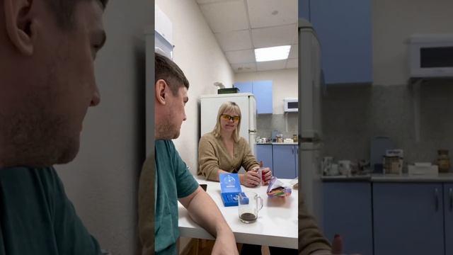 Приехал на обзор цеха по костюмам, обсудили запуск Бренда