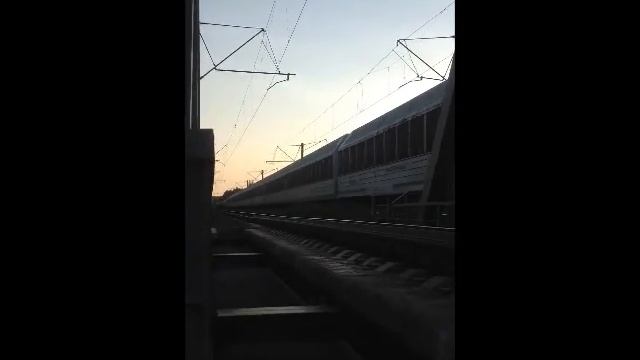 В сантиметре от поезда смотреть онлайн