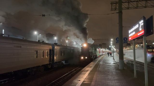 Отправление паровоза Су 252-20 с туристическим поездом с Ярославского вокзала. смотреть онлайн