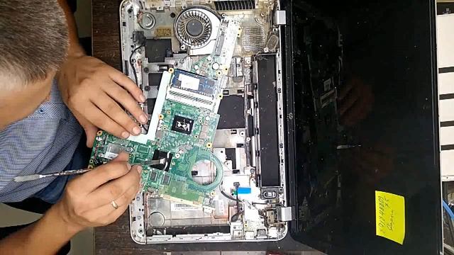 Разборка ноутбука HP Pavilion 15e 051sr , чистка, замена термопасты, сборка. смотреть онлайн