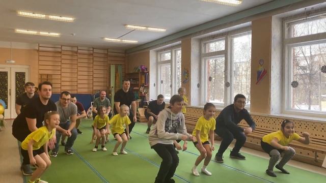 Спортивное развлечение "Хочется мальчишкам и девчонкам в армии служить!" смотреть онлайн