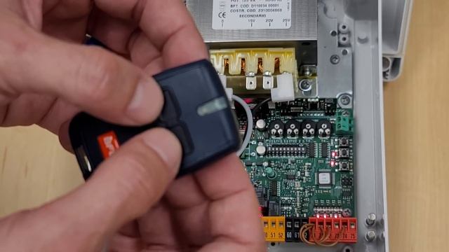 BFT Mitto - Añadir Un Nuevo Control Remoto A Un Operador BFT *SIN* Pantalla Digital