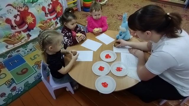 Рисование нетрадиционным способом "Угощение для зайчика" смотреть онлайн