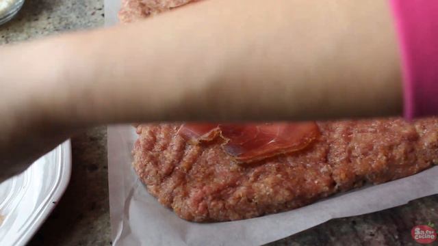 POLPETTONE RIPIENO CON PROSCIUTTO E MOZZARELLA смотреть онлайн