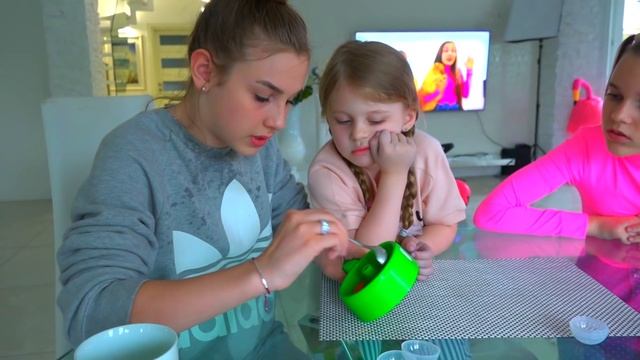 Фабрика лизунов! Слайм за Одну минуту смотреть онлайн