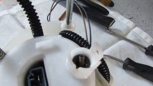 КИА СОУЛ (Kia Soul). Замена топливного фильтра и сетки бензонасоса. Пошаговая инструкция.