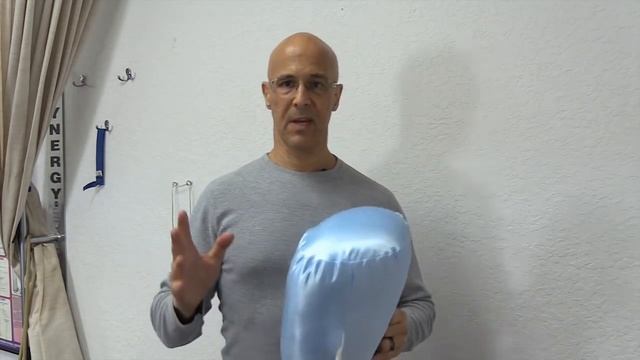 Deep Shoulder Stretches to Release Knots & Adhesions - Dr Alan Mandell, DC смотреть онлайн