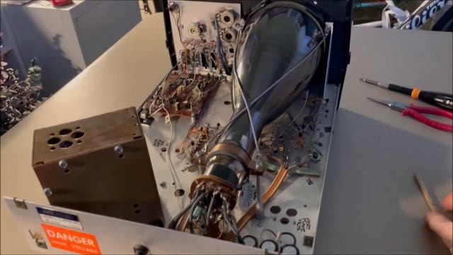 Replacing CRT In Vintage 1977 Heathkit IO-4560 Oscilloscope смотреть онлайн