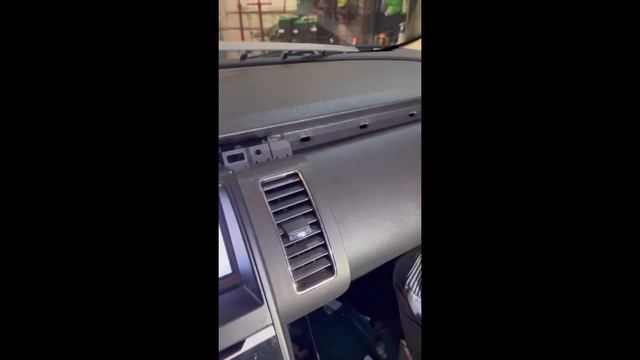 2012 Ford Flex Radeo/HVAC module removal смотреть онлайн