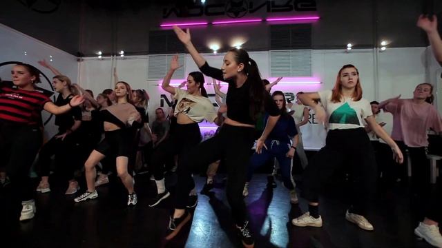 W // Koffe Feat. Gunna // КАМИЛЛА РИСЛИНГ // Dancehall смотреть онлайн