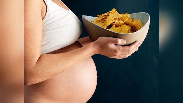 10 САМЫХ ОПАСНЫХ ПРОДУКТОВ ПИТАНИЯ ДЛЯ БЕРЕМЕННЫХ | Чего не стоит есть когда беременна смотреть онлайн