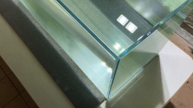 Обзор аквариума 180 литров (100х40х47 см). Внешний вид ребер жесткости. Зачем клеят пленку на швы? смотреть онлайн