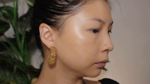 NEW! HUDA Beauty GloWish Multidew Skin Tint Review/Swatch Comparison | Dry Skin Light Neutral