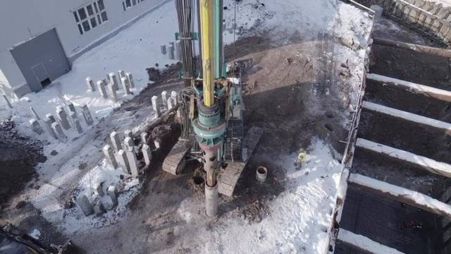 Буронабивные сваи с обсадной трубой и келли штангой на объекте ГОК "Талицкий" смотреть онлайн